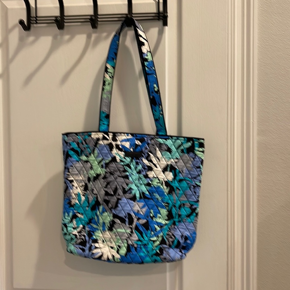 Vera Bradley tote bag.